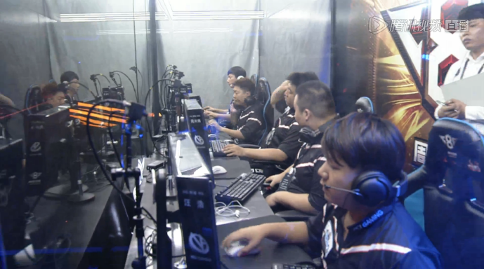 电竞比分网：英雄联盟S10 8强赛SN有机会扳倒JDG？SN被多人看好