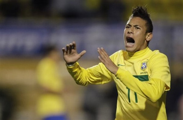 Xiaohu 的Sylas不断送出免费通行证，但 Light 的Jinx成功覆盖了下路， Weibo Gaming 横扫 Oh My God 。