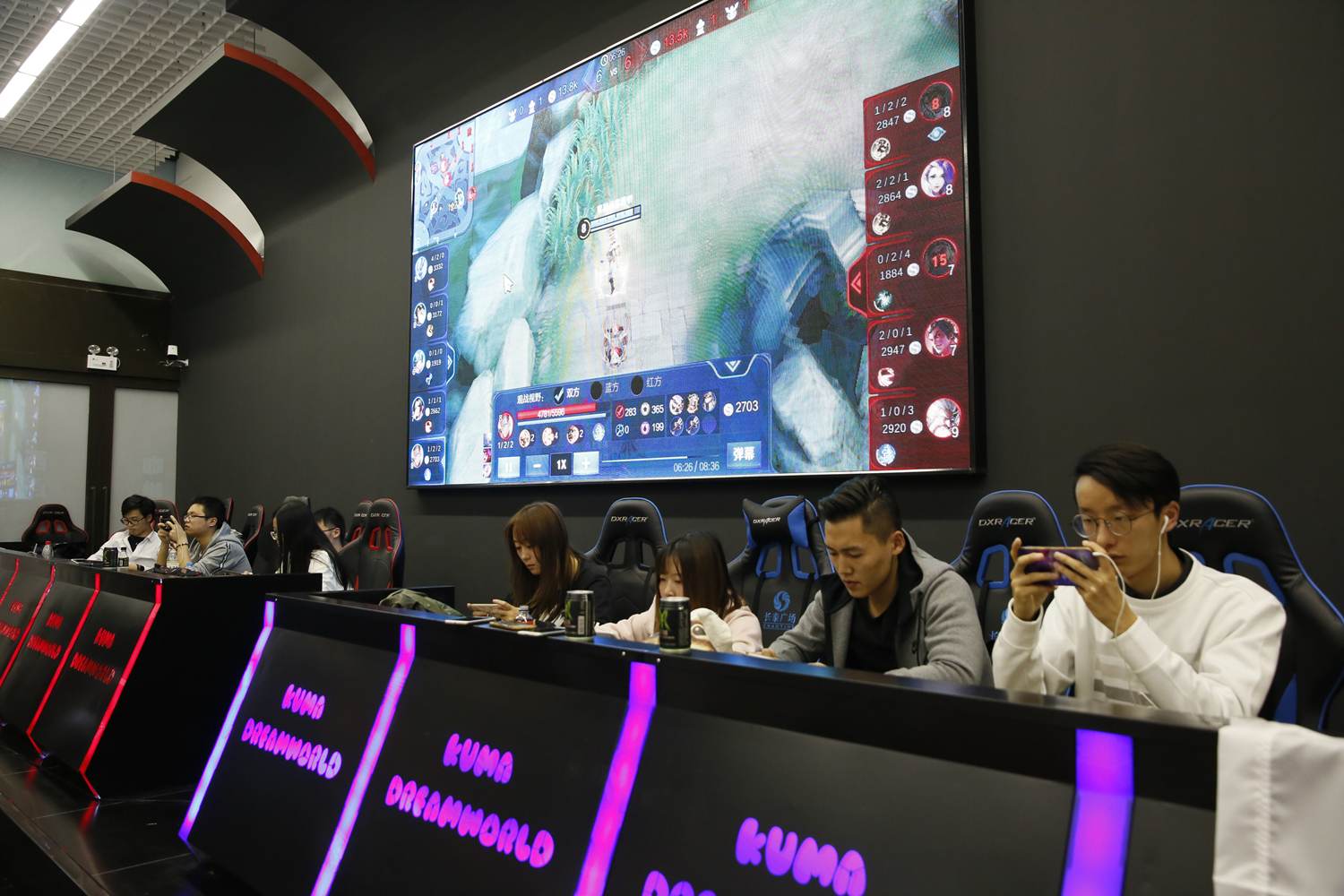 英雄联盟手游破晓杯：中国两支战队会师决赛