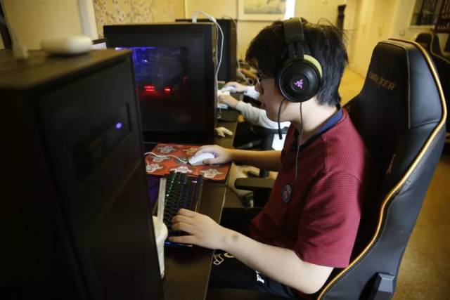 任何人的传奇战胜 Weibo Gaming - LPL 2025年第二阶段日赛结果