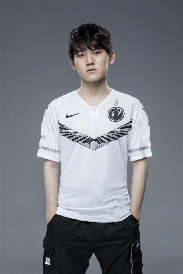 EDG群访 FoFo：队友打得比较好很信任他们 我回去要好好调整吧