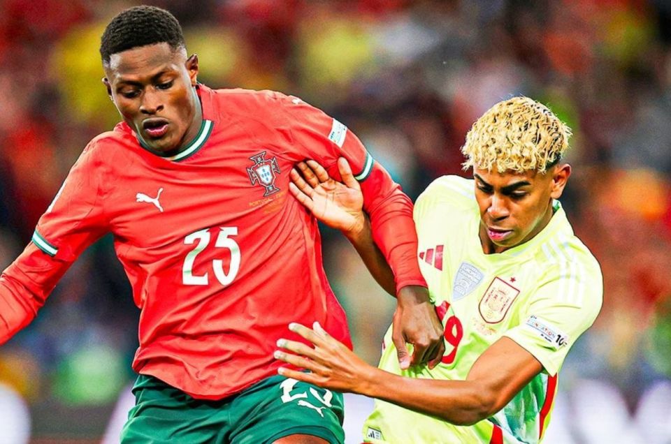 外媒League On Lock近日给出了他们评选的春季赛第六周全球各战队综合实力排名